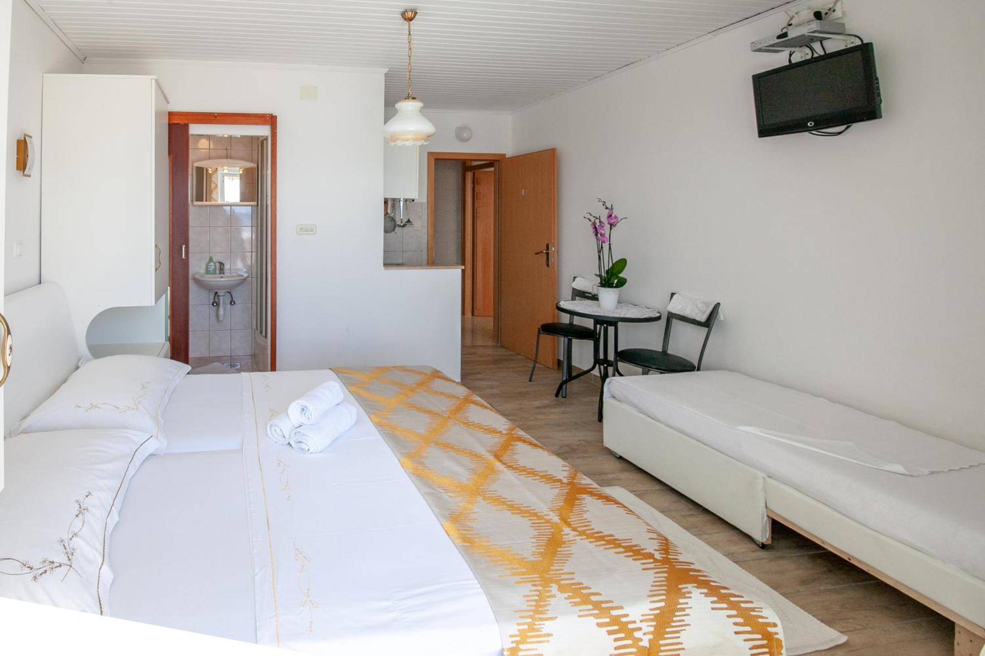 Apartments By The Sea Duce, Omis - 2992 Dugi Rat Habitación foto